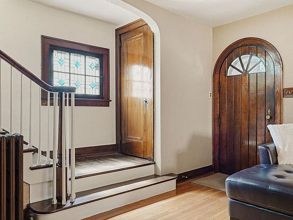 3rd image of 37 Oakwood Sq