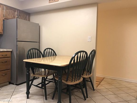 2nd image of 4014 N Clarendon Ave