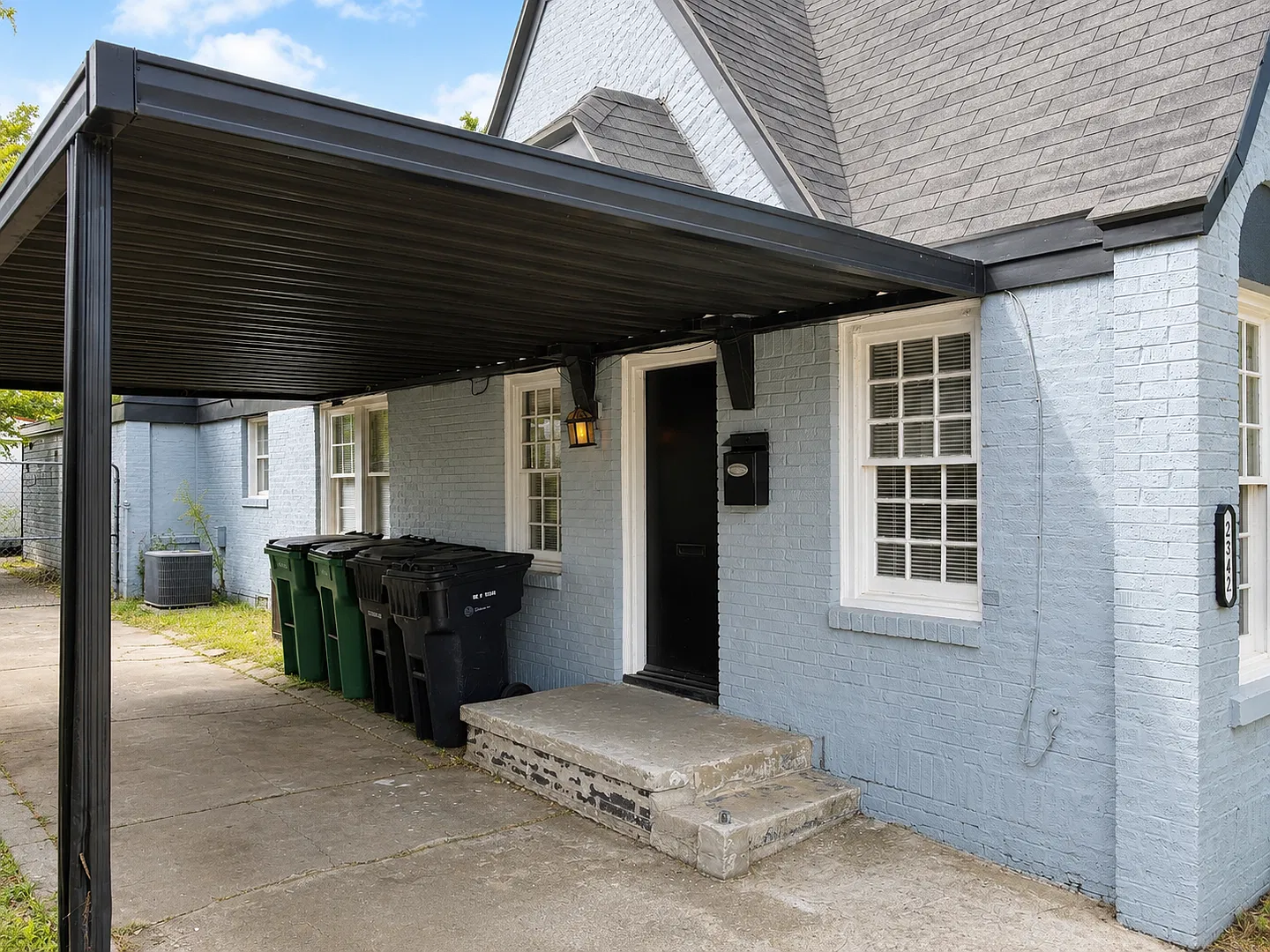 Available Now 300 Off First Full Month's Rent Make This Charming Duplex Your Next Home! — Photo 3