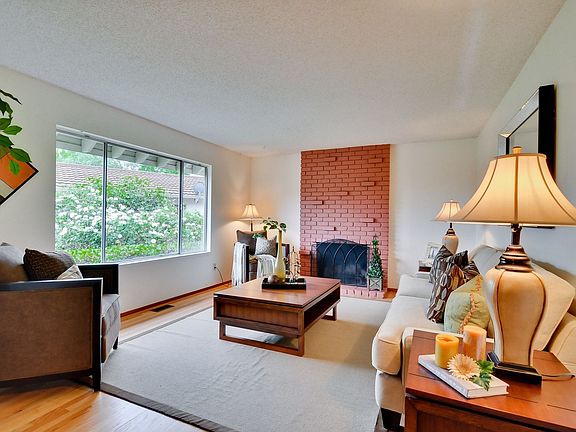 Living Room w/Fireplace