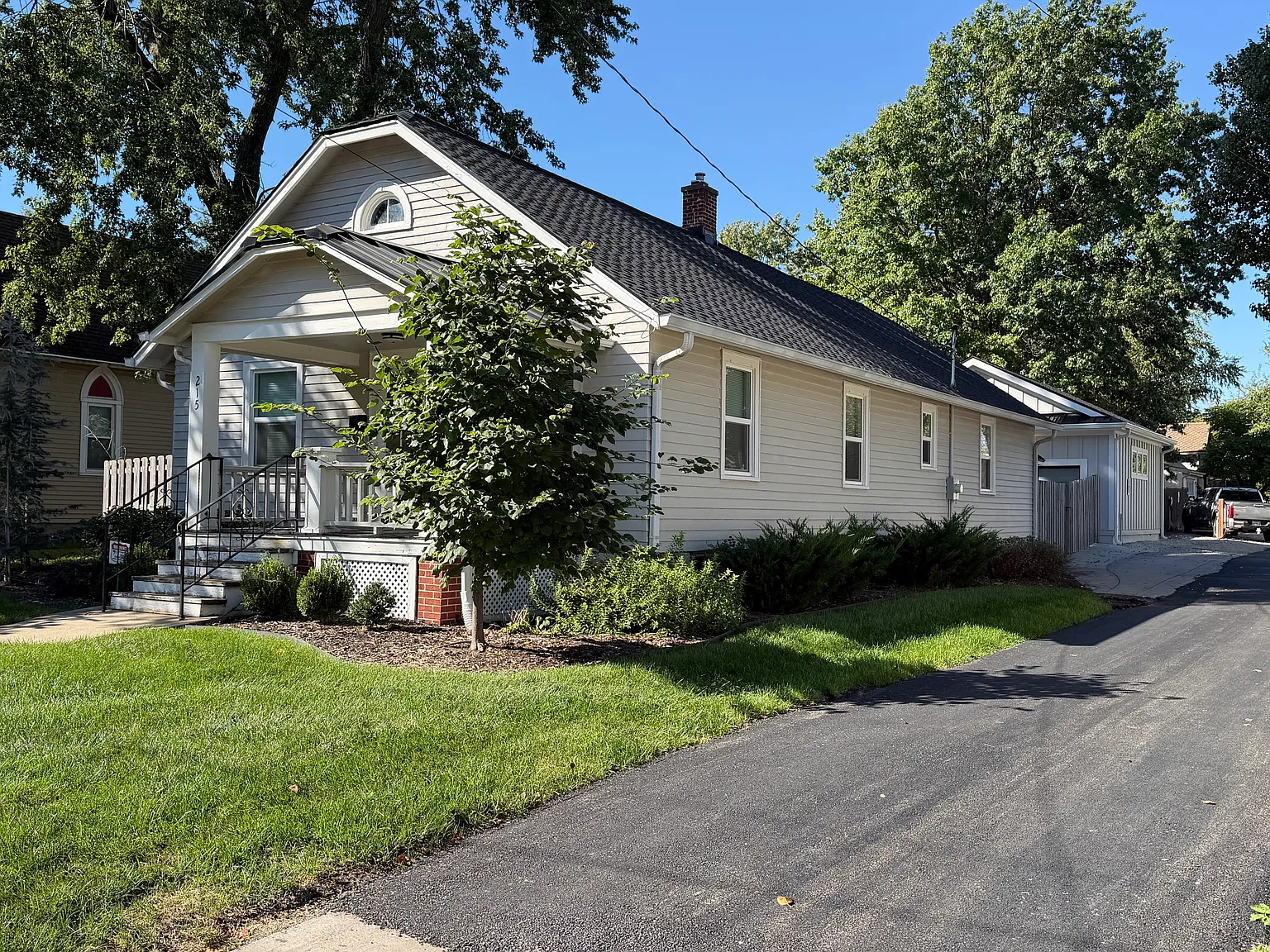 3 bed, 1.5 bath, 1404 sqft, $1,750 — Photo 3