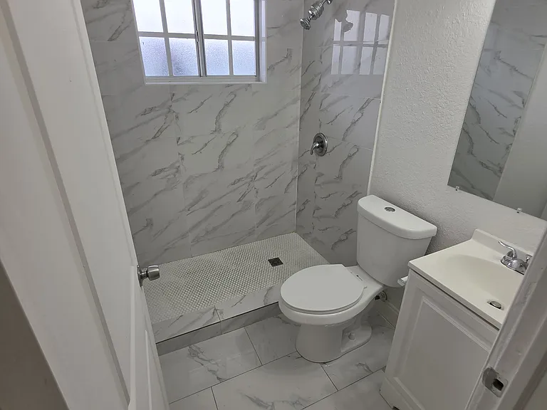 5511 SW 20th St #2 — Photo 6