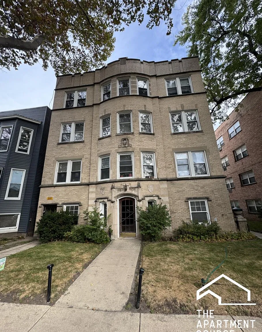 1934 West Estes Avenue #2E — Photo 2