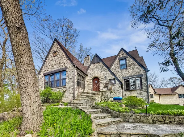 53 Hillcrest Rd, Portage, IN 46368