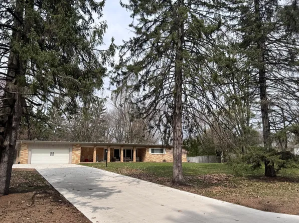 439 Parkwood Dr, Jonesville, MI 49250