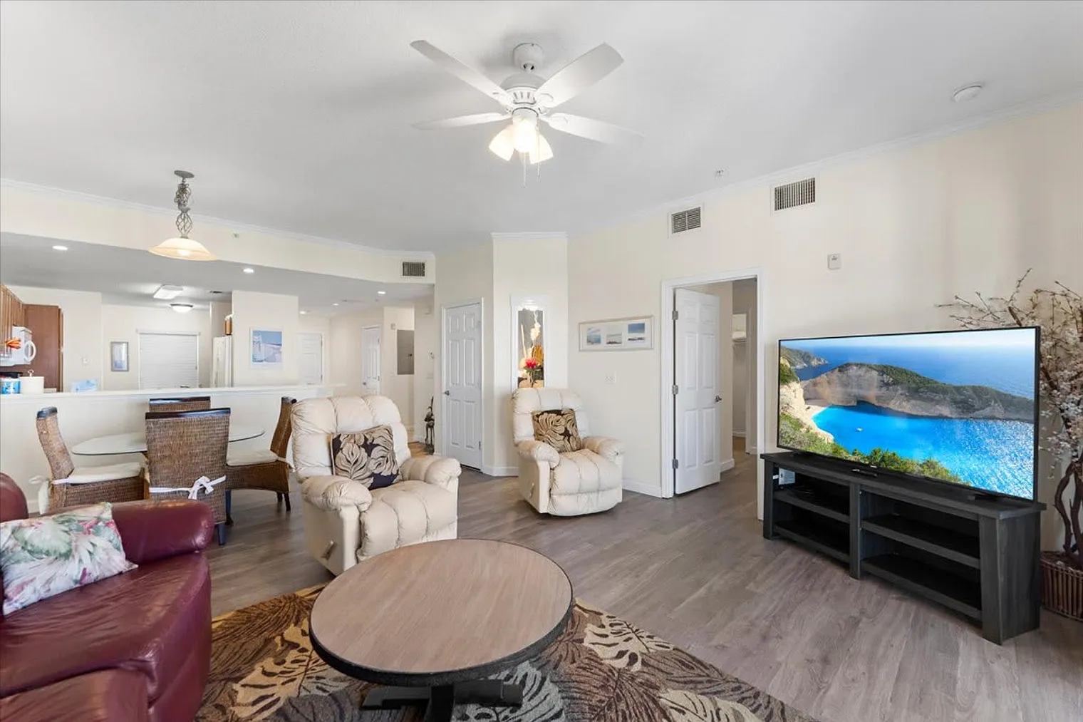 2 bed, 2.0 bath, 1410 sqft, $3,249 — Photo 3