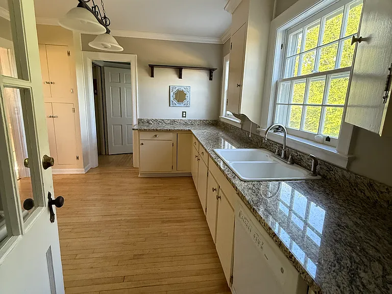 Peyton Pl — Photo 5