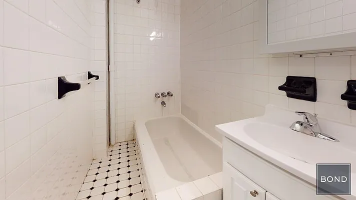 Rented by Bond New York | media 6