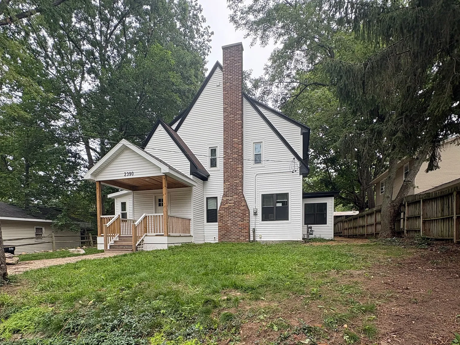 2390 Crestview Drive SW - 1 — Photo 2