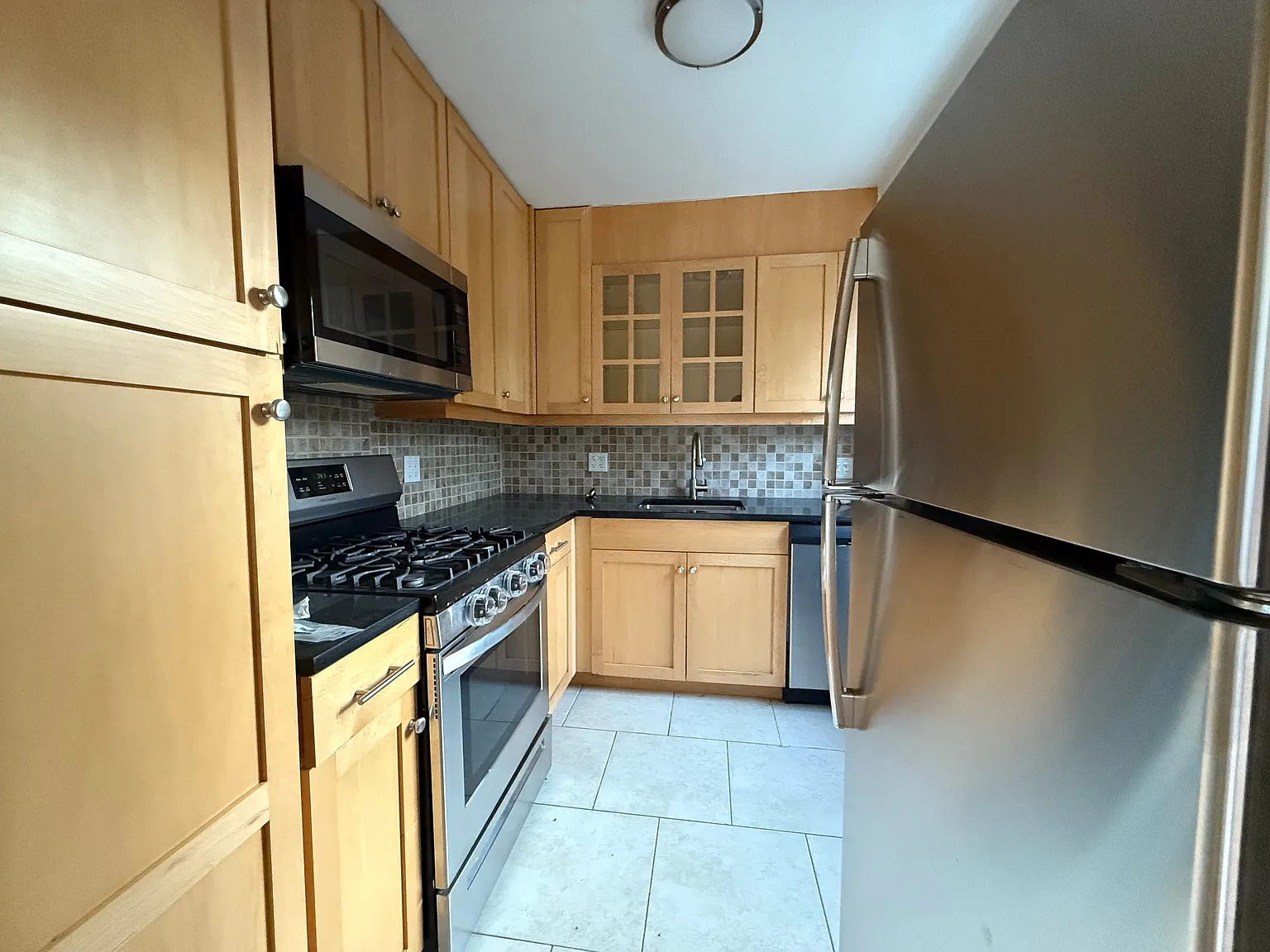 2 bed, $2,750 — Photo 2