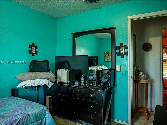 4th image of 6924 Holly Creek Rd