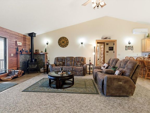 3rd image of 996 Airport Rd