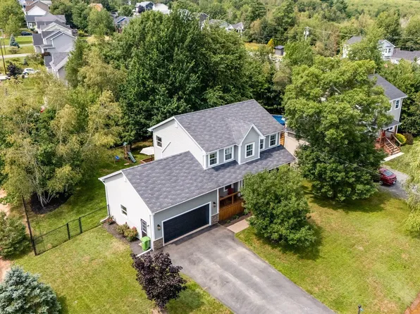 91 Halewood Dr, Falmouth, NS B0P 1L0