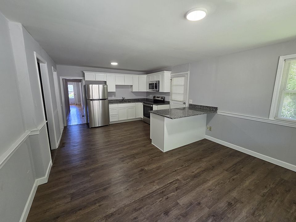 1st image of 167 Hart St Floor 1