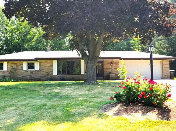 5770 South St Andrews DRIVE, New Berlin, WI 53146