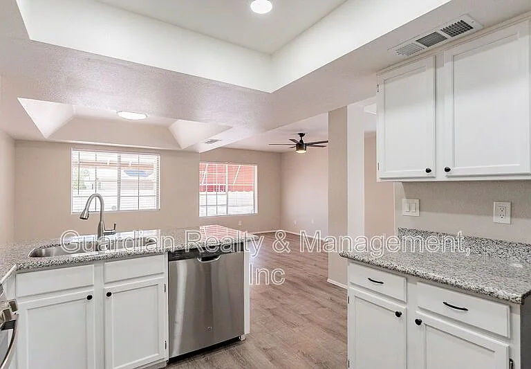4389 S Potter Dr — Photo 5