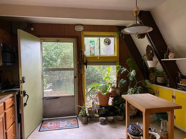 202 Purefoy Rd, Chapel Hill, NC 27514