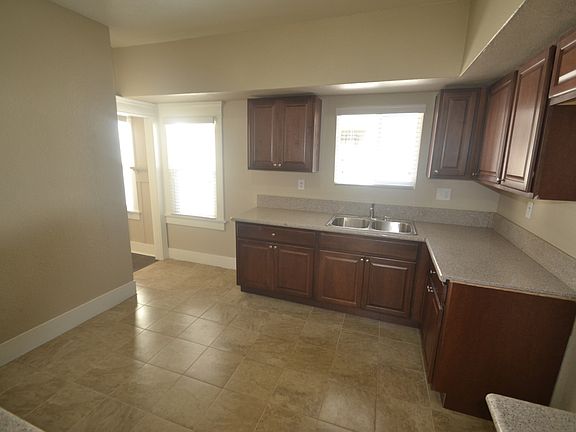 3rd image of 3924 Denker Ave
