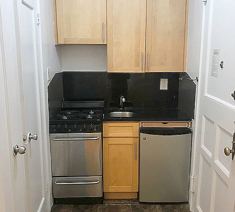4th image of 126 E 39th St APT 1A