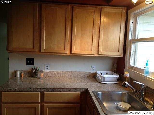 2nd image of 913 S Blaine St