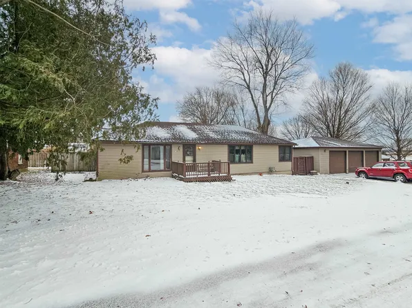 203 Monroe St, Monroe Center, IL 61052