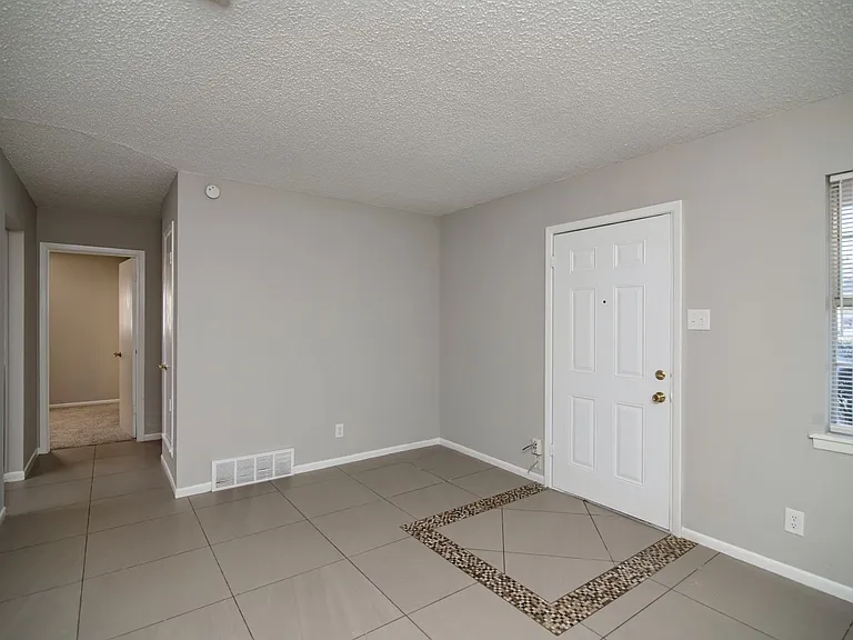 502 Brown St — Photo 5