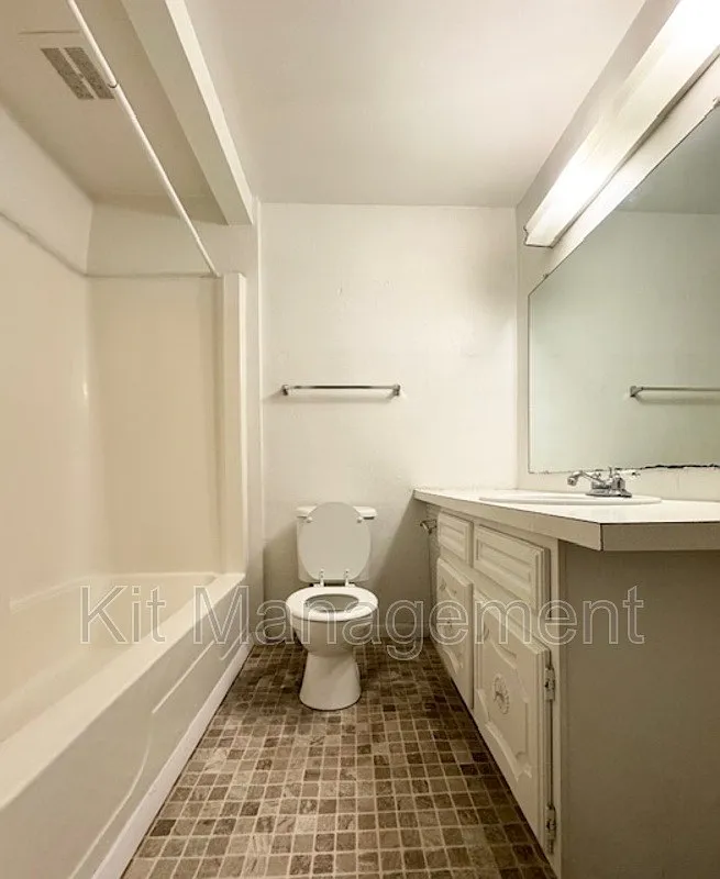 2 bed, 1.0 bath, 650 sqft, $795 — Photo 4
