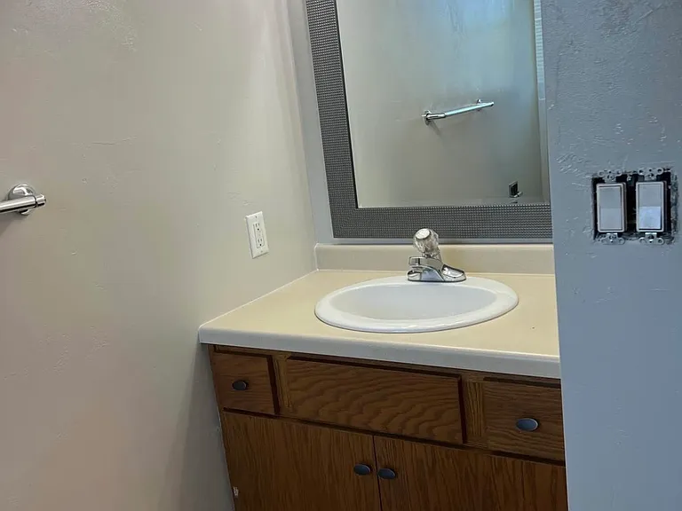 510 E Glenbrook Dr — Photo 11