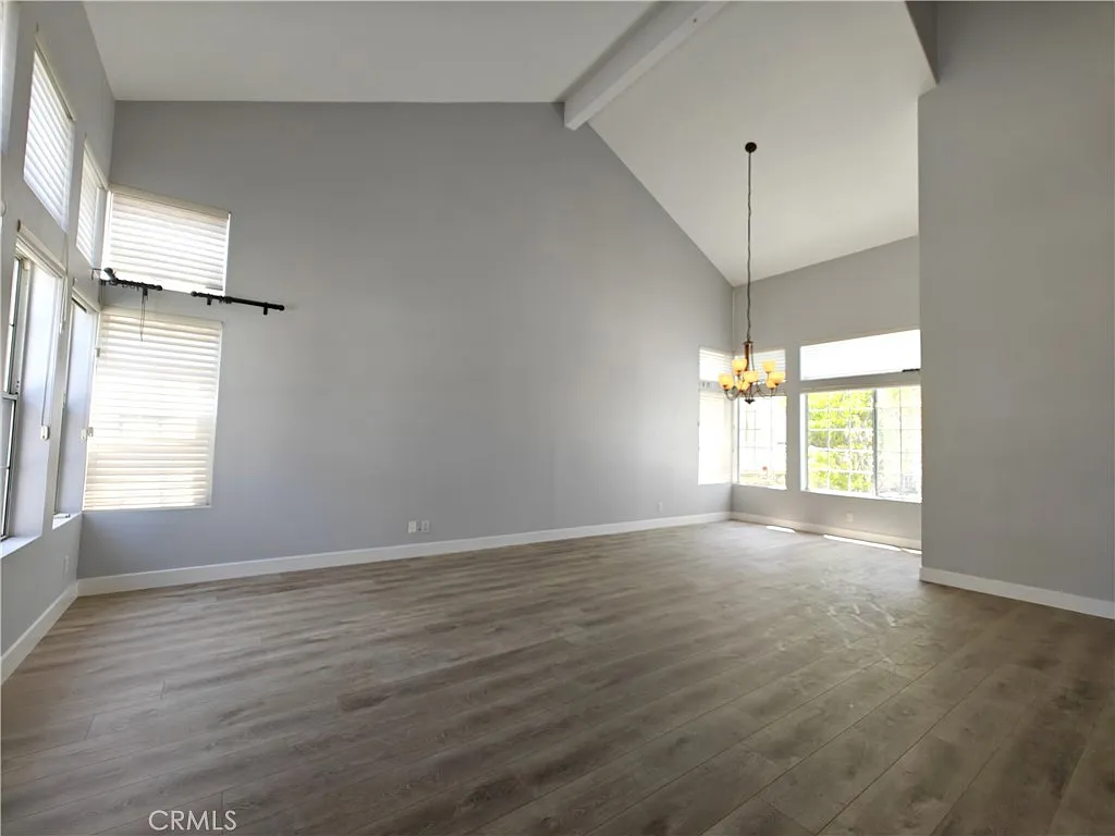 3 bed, 2.5 bath, 1941 sqft, $4,800 — Photo 3