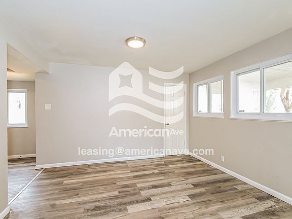 1193128_003_living_room_14240016.jpg