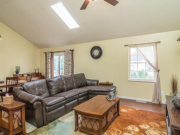 4th image of 9534 Cyprus Ln