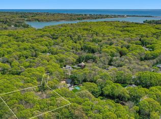 11 Oakwood Ct, Wainscott, NY 11975