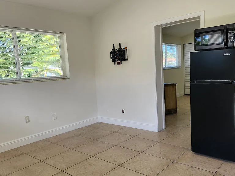 1800 SW 85th Ct — Photo 5