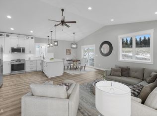 501 Lena Ct SE, Mandan, ND 58554