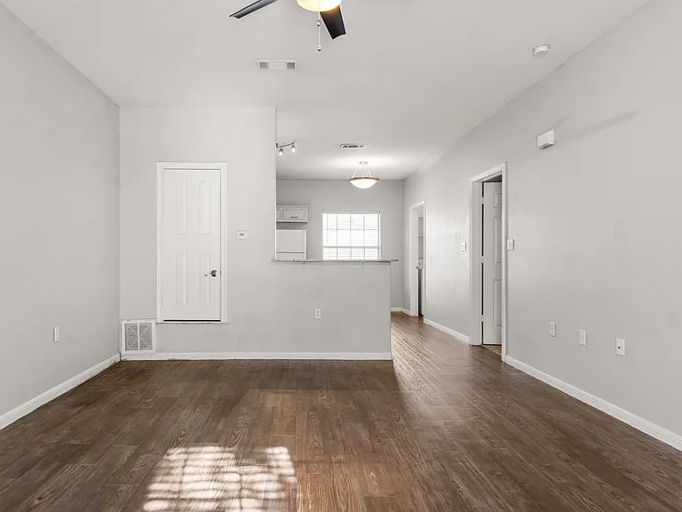 1521 Bagby Ave #C — Photo 6