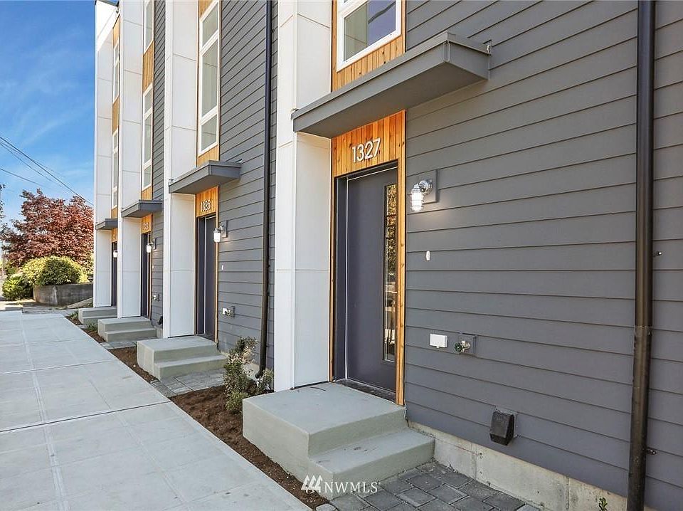 1327 Home - Main entrance