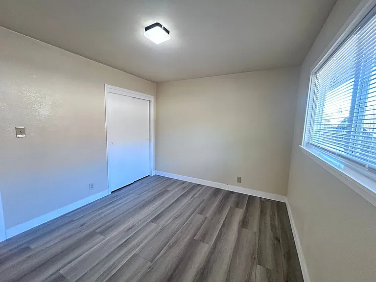 208 Talisman Dr — Photo 10