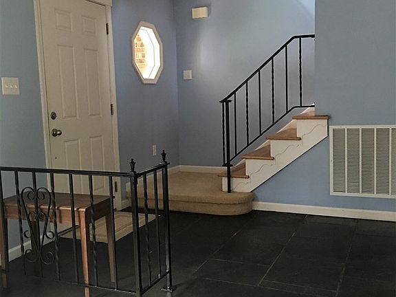 3rd image of 41 Ventnor Ave