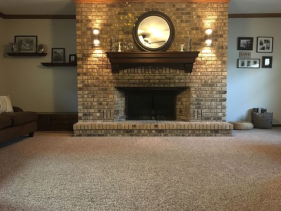 3rd image of 737 Park Dr S