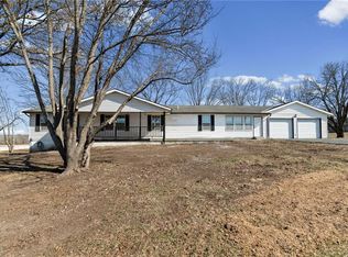 700 Harr Grove Rd, Peculiar, MO 64078