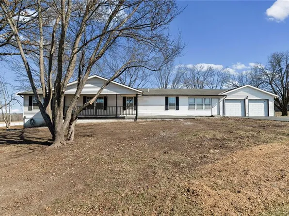 700 Harr Grove Rd, Peculiar, MO 64078