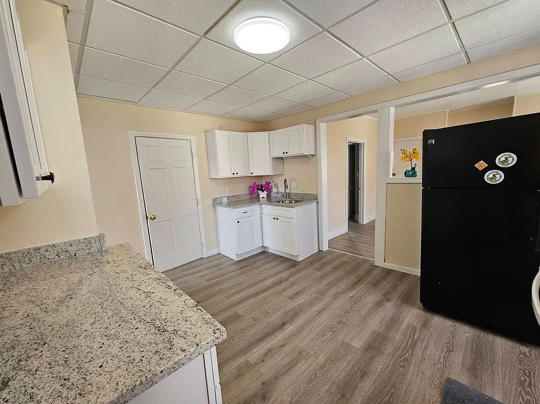 Building Photo - 40 Putnam St #2