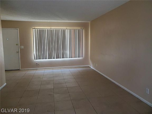 4th image of 4766 Lake Pl