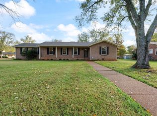 2242 Surrey Dr, Murfreesboro, TN 37129