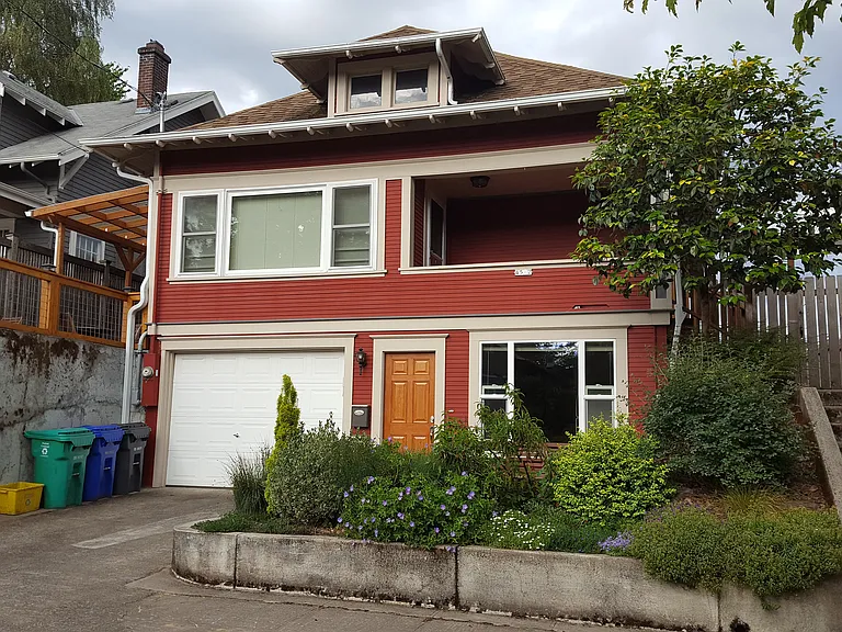 4512 N Commercial Ave — Photo 1