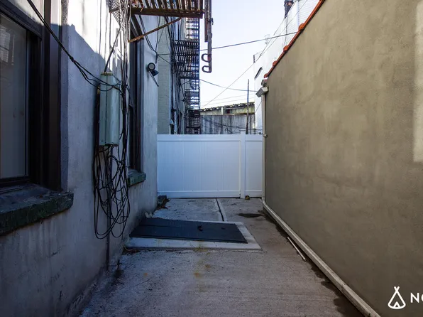 270 Irving Avenue image 8 of 23