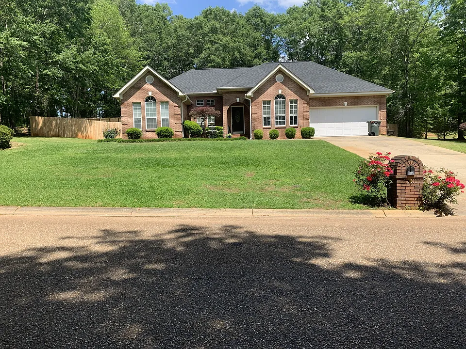 3557 Lake Oak Ridge Dr