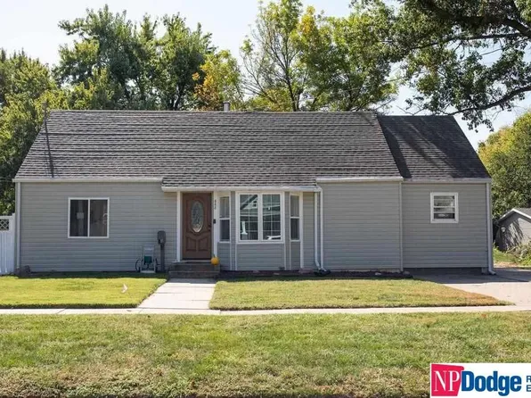 668 E 9th St, York, NE 68467