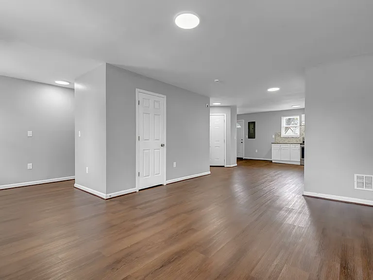 2103 Chelsea Ter #2 — Photo 10