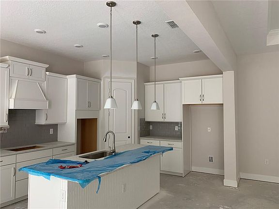 4th image of 85337 Champlain Dr